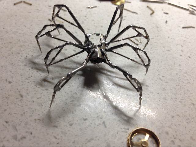 金属蜘蛛》-喜欢就赞一个背